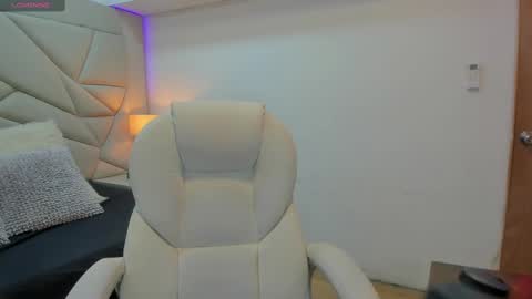 venusxneo online show from October 3, 7:55 pm