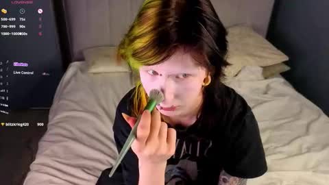 Erica online show from November 20, 8:28 pm