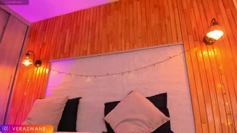 veraswan1 online show from December 23, 11:49 pm