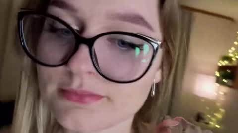 Veronica online show from December 14, 8:26 pm