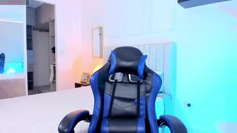 VERONICA online show from April 14, 1:47 pm