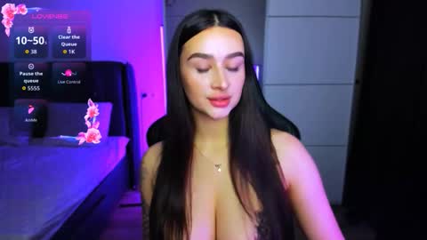 Veronica online show from November 2, 8:20 pm