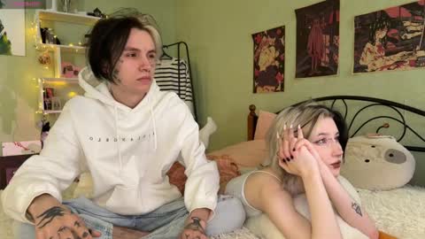 veryraretwins online show from September 10, 4:57 am