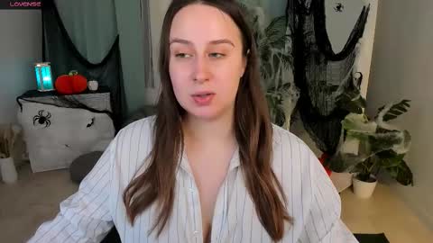Snapshot of via_lattea_ chatting on October 24, 11:00 am Camilla online show from October 24, 11:00 am