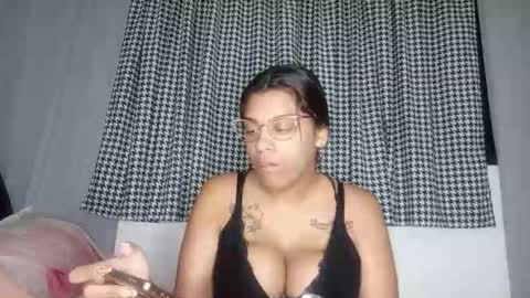 vickyhm22 online show from December 23, 3:02 am