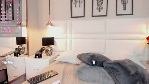 victoria__lee_ online show from June 6, 7:03 am
