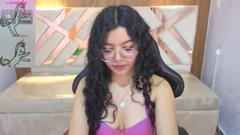 victoria_castillo_b online show from October 27, 3:06 am