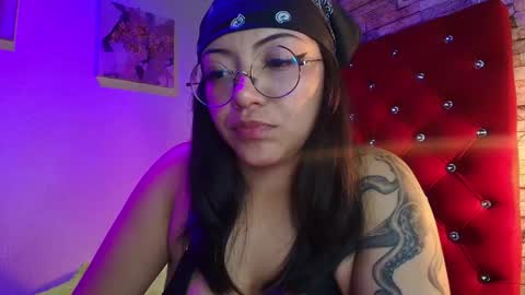 victoria online show from November 11, 11:51 pm