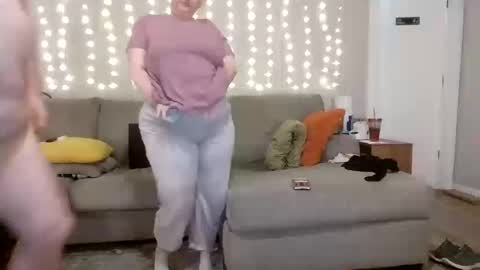 Victoria and Jesse online show from October 20, 7:41 pm