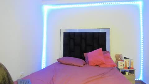 VICTORIA online show from March 12, 10:39 pm