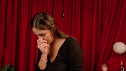 VictoriaNova online show from April 6, 7:26 pm