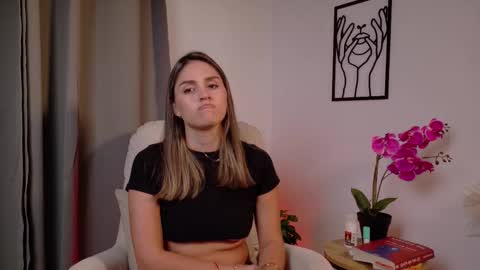 VictoriaNova online show from February 13, 9:29 pm