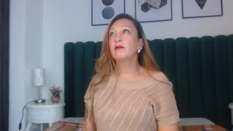 victoriaqueen_fg_ online show from October 6, 12:34 pm