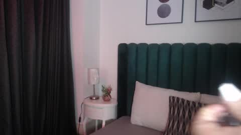 victoriaqueen_fg_ online show from September 22, 12:20 pm