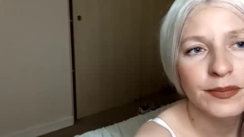 victoriaqueen1990 online show from December 11, 1:58 am