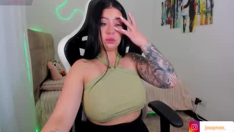 V  I C  T O R I A  online show from November 12, 7:27 pm