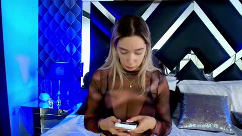 victtoria lee online show from March 1, 8:10 pm