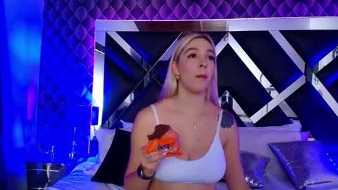 victtoria lee online show from October 18, 11:42 pm