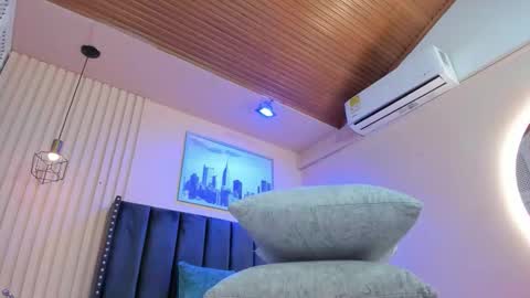 Viiolett online show from February 24, 8:01 pm