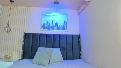 Snapshot of viiolett_lee chatting on March 8, 8:25 pm Viiolett online show from March 8, 8:25 pm
