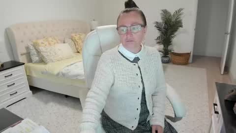 Ukrainian-woman online show from June 5, 11:15 am