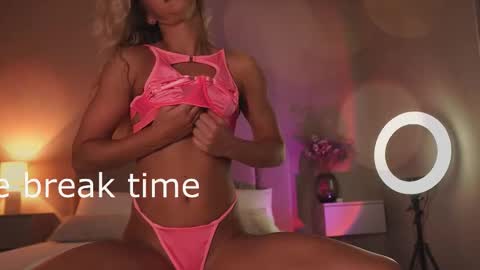 VIKKI online show from September 28, 12:25 pm