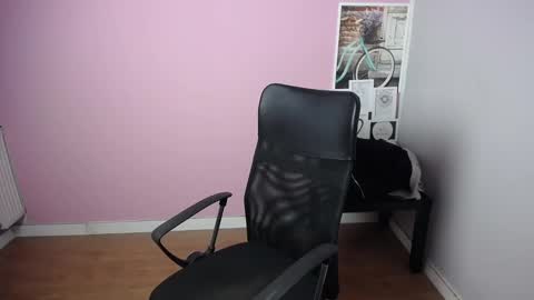 Snapshot of viktoria_lovely chatting on February 11, 6:40 am viktoria_lovely online show from February 11, 6:40 am