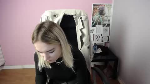 Snapshot of viktoria_lovely chatting on October 6, 7:04 am viktoria_lovely online show from October 6, 7:04 am