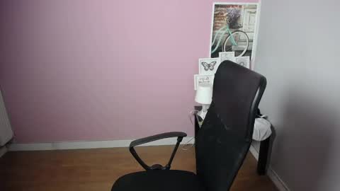 Snapshot of viktoria_lovely chatting on December 23, 5:17 am viktoria_lovely online show from December 23, 5:17 am