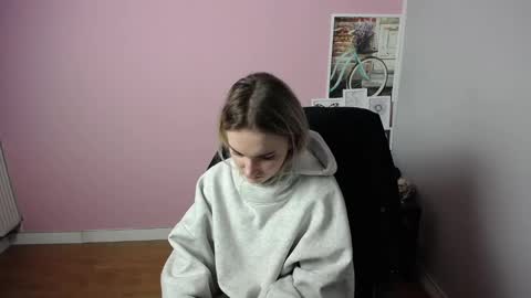 Snapshot of viktoria_lovely chatting on March 11, 9:34 am viktoria_lovely online show from March 11, 9:34 am