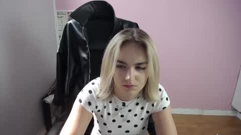 viktoria_lovely online show from June 17, 8:30 am