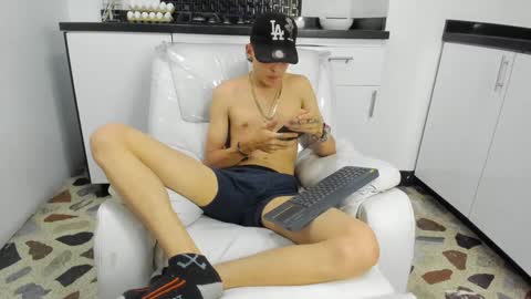 Vincent online show from December 12, 1:21 am