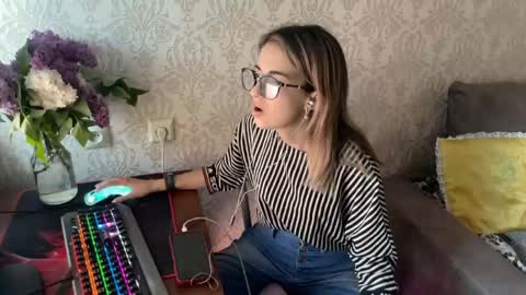 Mira online show from May 7, 4:24 pm