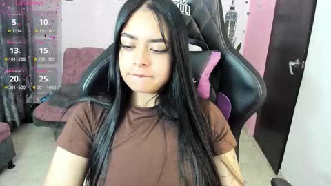 Snapshot of vio_let_ chatting on October 25, 6:57 am Daniela online show from October 25, 6:57 am