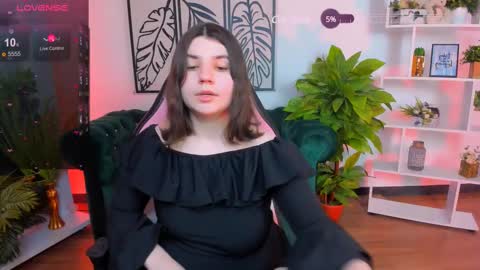 Snapshot of viola__shy chatting on February 13, 9:28 pm Viola online show from February 13, 9:28 pm