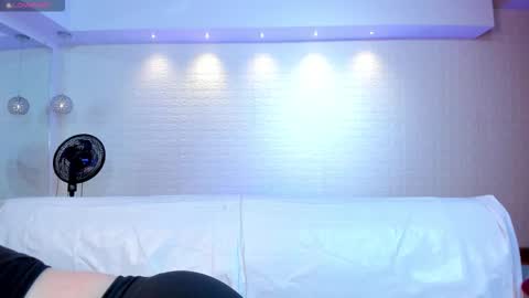 Violett  Everyday From 0530 to 1430 Col Time online show from October 23, 11:01 am