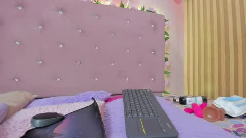 violet__taylor_ online show from June 8, 2:23 am