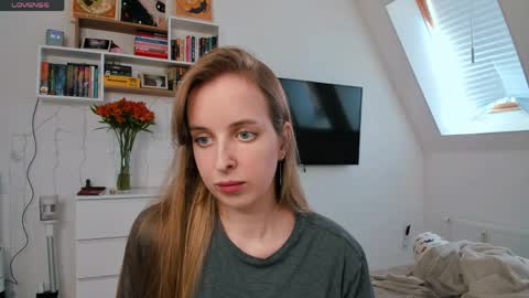 Violet online show from April 9, 1:28 pm