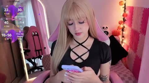 violet online show from November 6, 7:28 pm