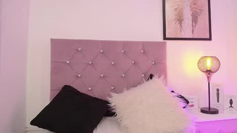 Mary online show from February 25, 9:26 pm