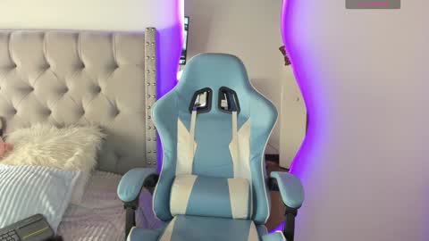  Violet  online show from December 14, 3:25 pm