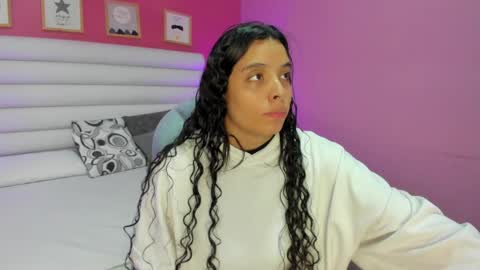 violet_sinclair online show from April 23, 11:29 am