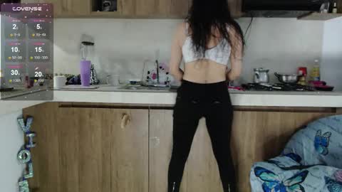 Snapshot of violet_sweet_23 chatting on October 24, 3:40 am violet-sweet-23 online show from October 24, 3:40 am