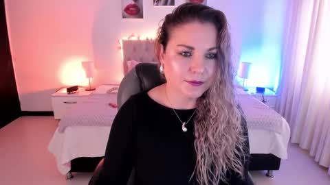 violeta_hotter_ online show from October 4, 11:30 am