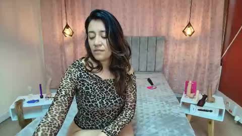 VIOLETA online show from November 10, 5:05 pm