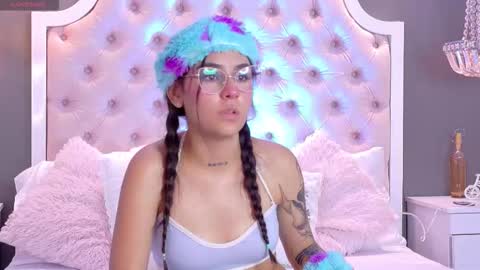 Cute Violet online show from November 1, 5:28 am