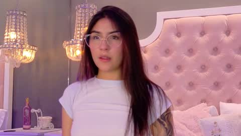 Cute Violet online show from November 17, 1:35 pm