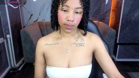 violeth_b online show from November 4, 12:39 pm