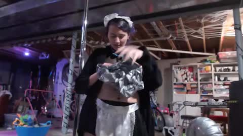 Violet Hooper online show from May 15, 3:08 pm