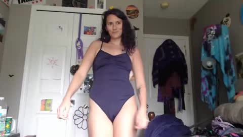 Violet Hooper online show from May 11, 4:48 pm